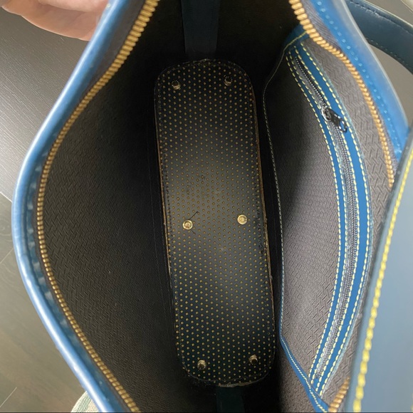 Dooney & Bourke All Leather Shoulder Bag Made in USA - Picture 9 of 10